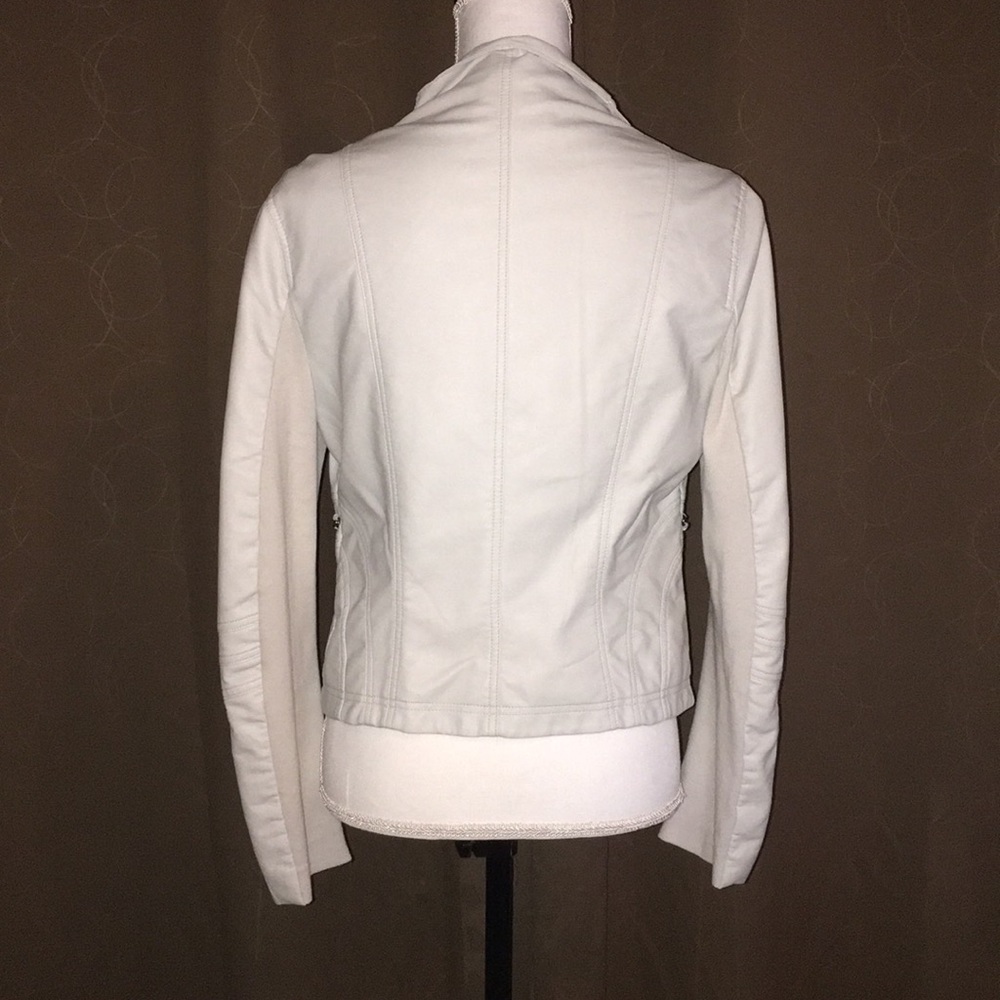 Jennifer Lopez Jacket - Picture 4 of 8